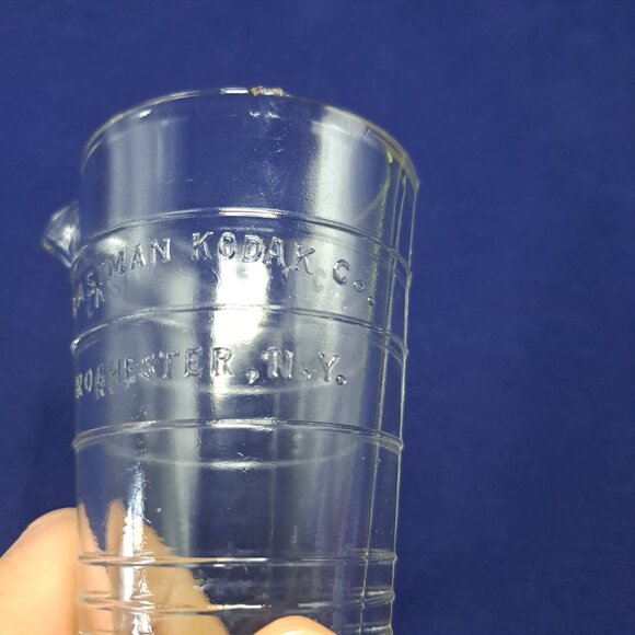 Vintage Eastman Kodak Glass Graduated Measuring Cup With Spout Rochester NY - Picture 9 of 16